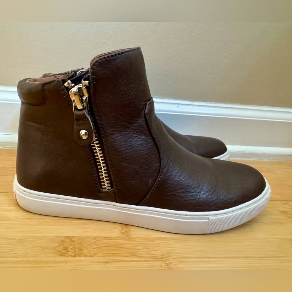 Gentle Souls Kenneth Cole Carole Cement Leather SideZip BootieSneaker Womens 6.5